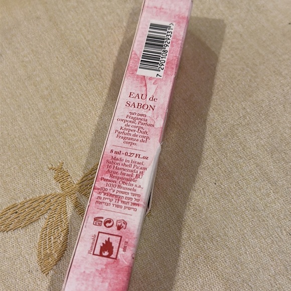 Eau De Sabon Green Rose Travel Spray Bottle 0.27 FL. OZ. - Picture 3 of 8